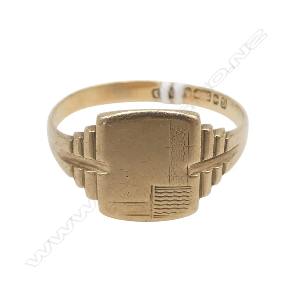 9ct GOLD SIGNET RING, 2.89gm SIZE V1/2 Image 1++