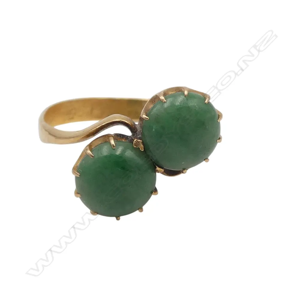 20ct GOLD & 2 JADEITE CABOCHON RING 2.7gms SIZE M1/2 Image 1++