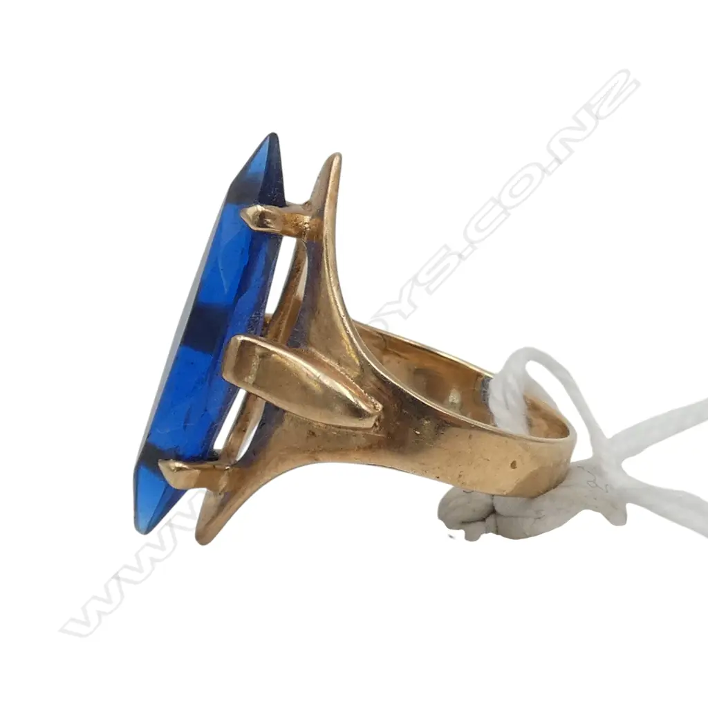 9CT RING, BLUE GLASS STONE 5gms SIZE N Image 1++