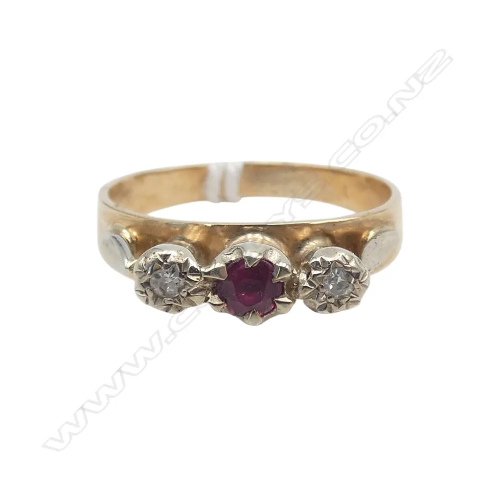 9CT DIAMOND & RUBY 3 STONE RING, 3gms SIZE P Image 1++