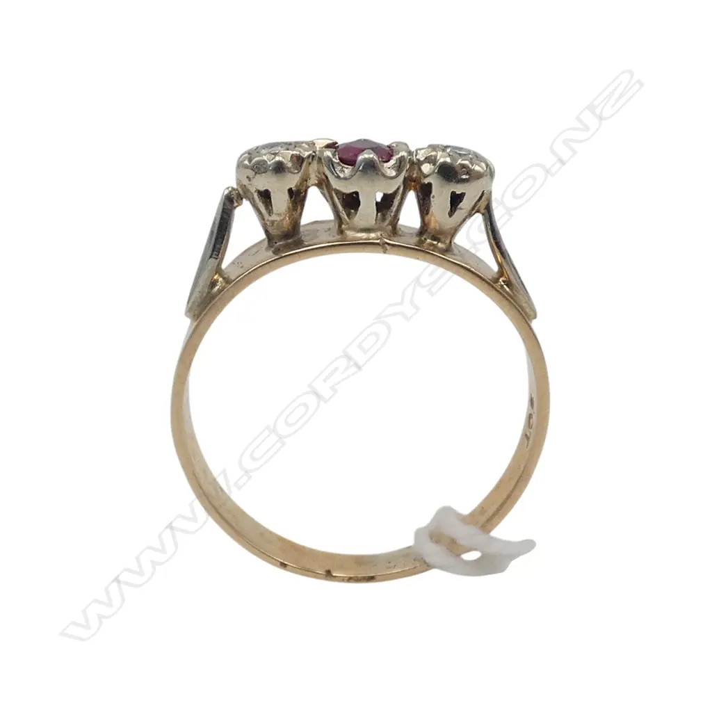 9CT DIAMOND & RUBY 3 STONE RING, 3gms SIZE P Image 1++