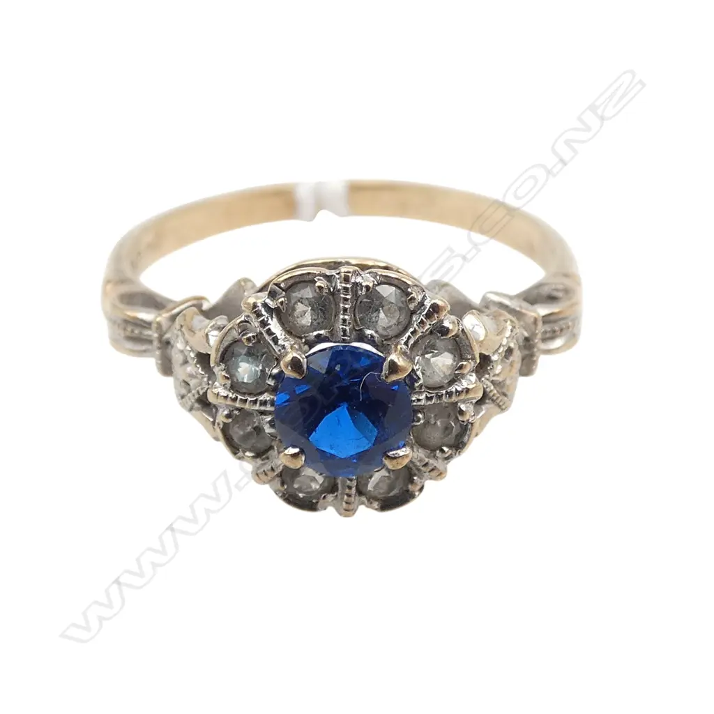 9CT SYN BLUE & WHITE STONE CLUSTER RING, 2.5gms SIZE P Image 1++