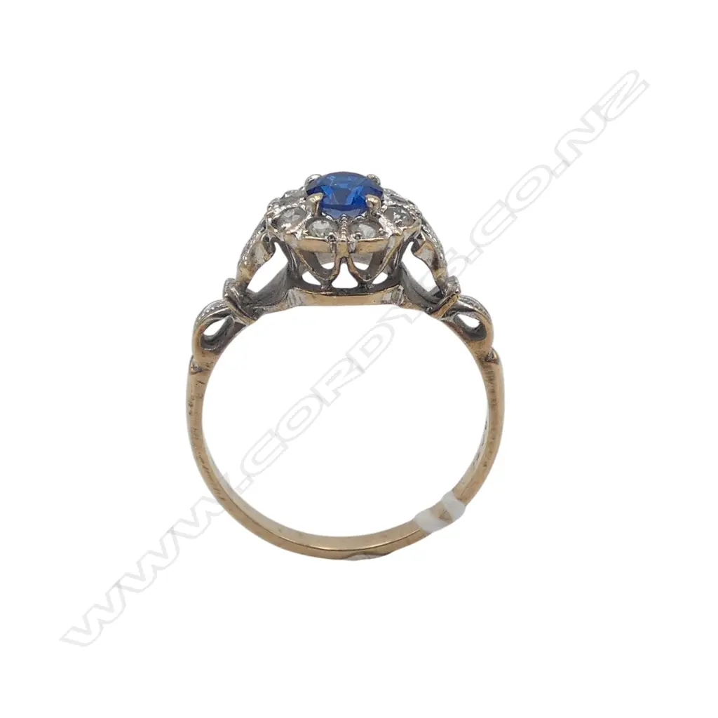 9CT SYN BLUE & WHITE STONE CLUSTER RING, 2.5gms SIZE P Image 1++
