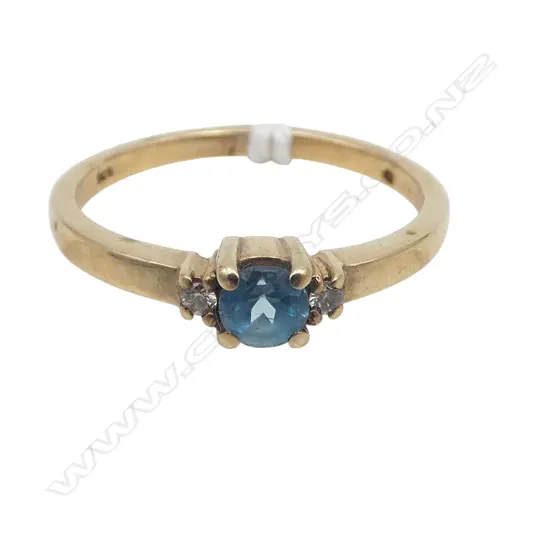9CT BLUE TOPAZ STONE & DIAMOND RING, 2.4gms SIZE P1/2
