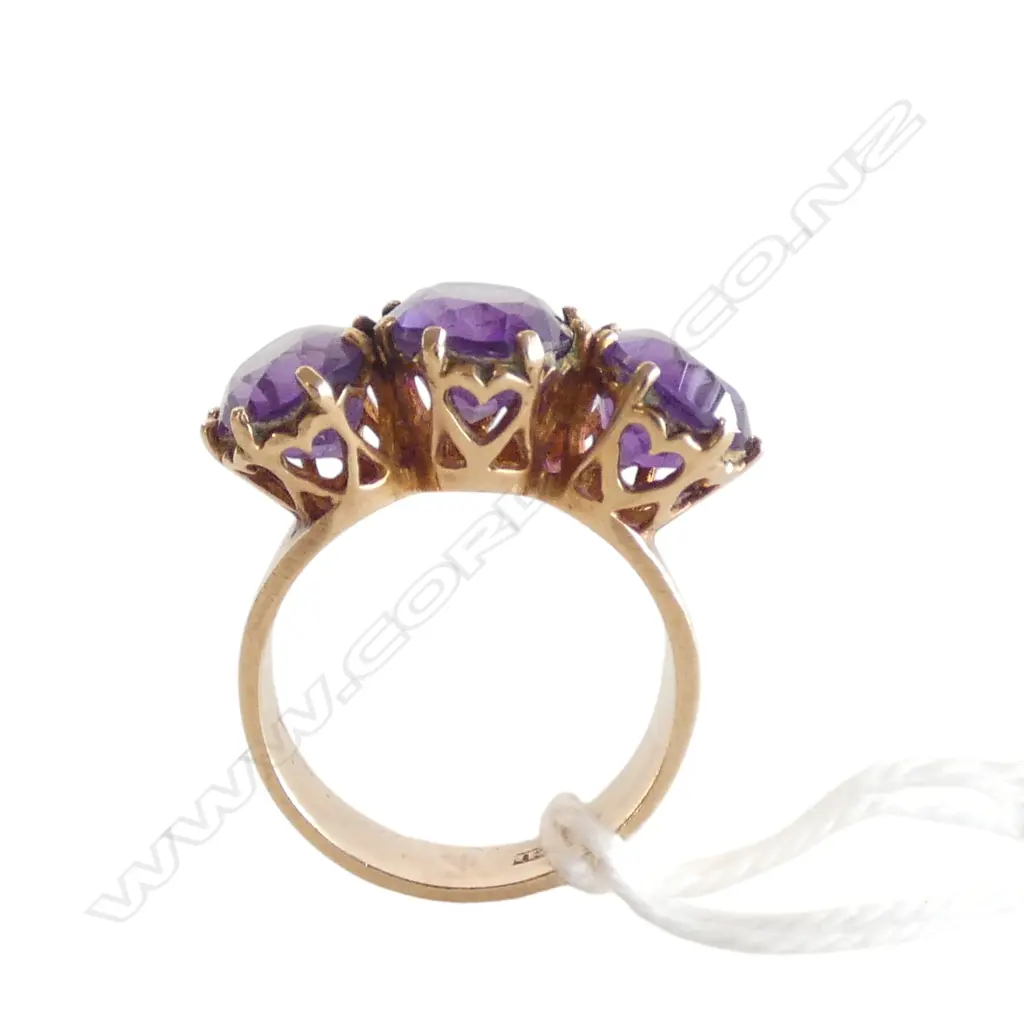 9ct GOLD & 3 STONE LG AMETHYST RING 7.32gms SIZE O Image 1++