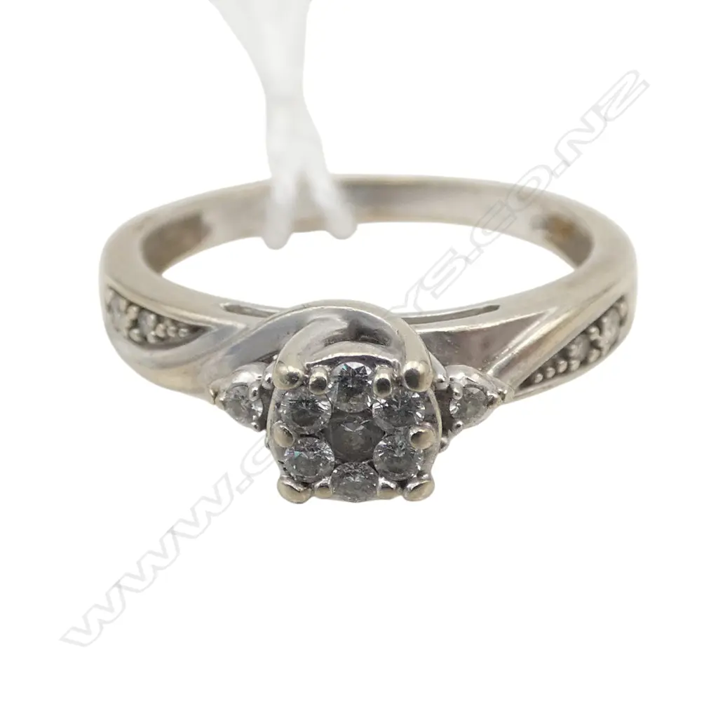 10CT WG DIAMOND CLUSTER RING 2.8gms SIZE P Image 1++