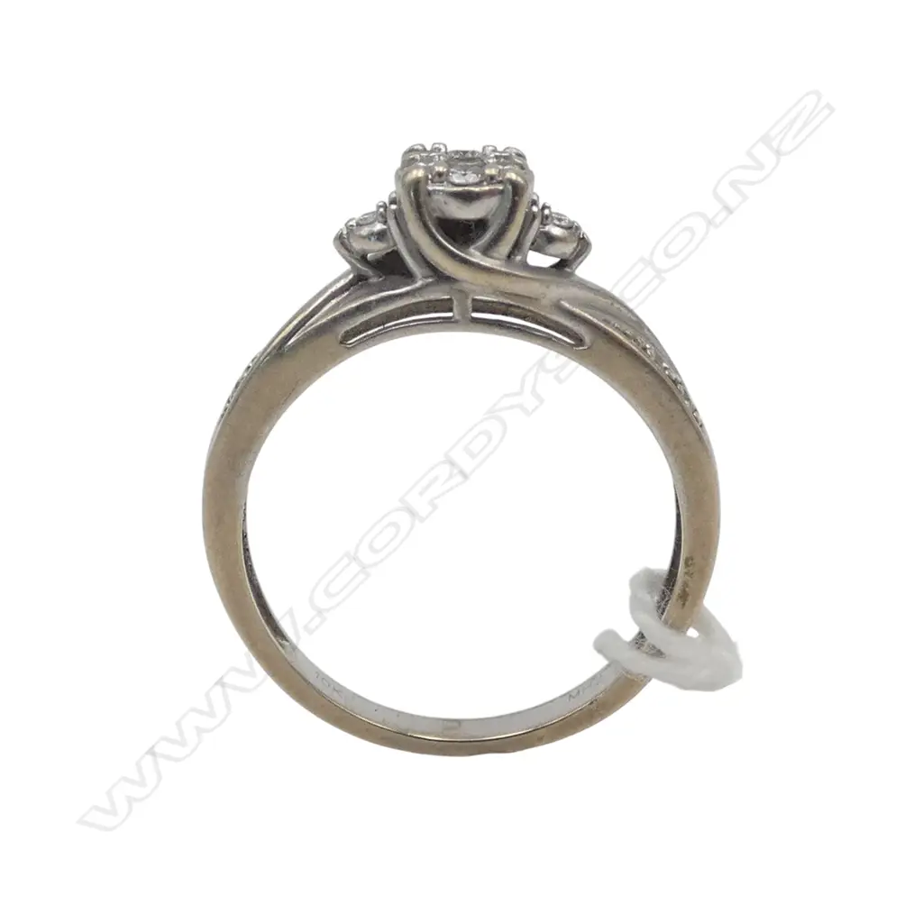 10CT WG DIAMOND CLUSTER RING 2.8gms SIZE P Image 1++