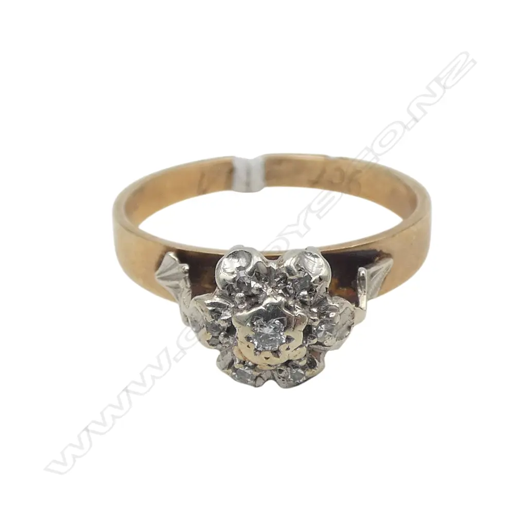9CT DIAMOND CLUSTER RING, 2.7gms SIZE O Image 1++