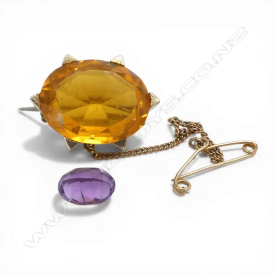 GOLD PLATED (CITRINE COLOURED) BROOCH AND UNSET AMETHYST faults