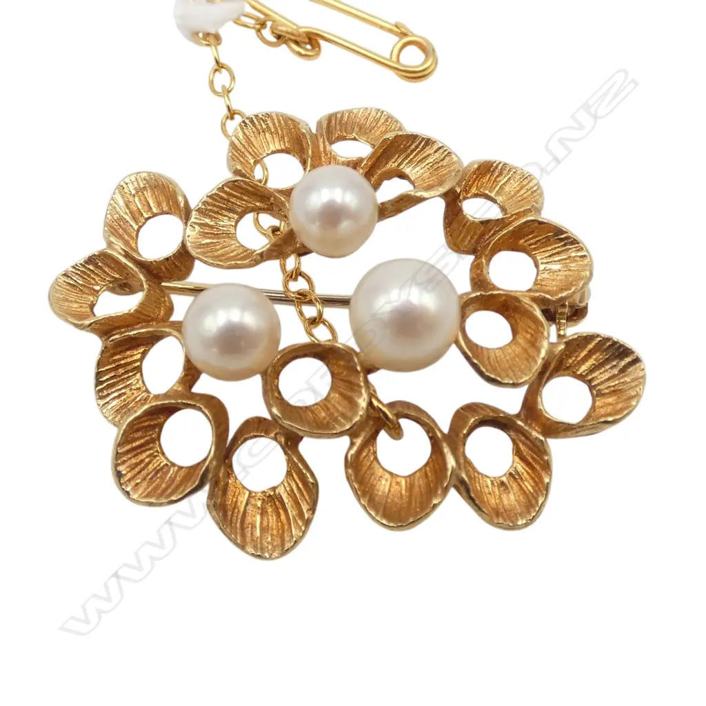 9ct BROOCH w. 3 CULTURED PEARLS 30x35mm, 5.5gms Image 1++