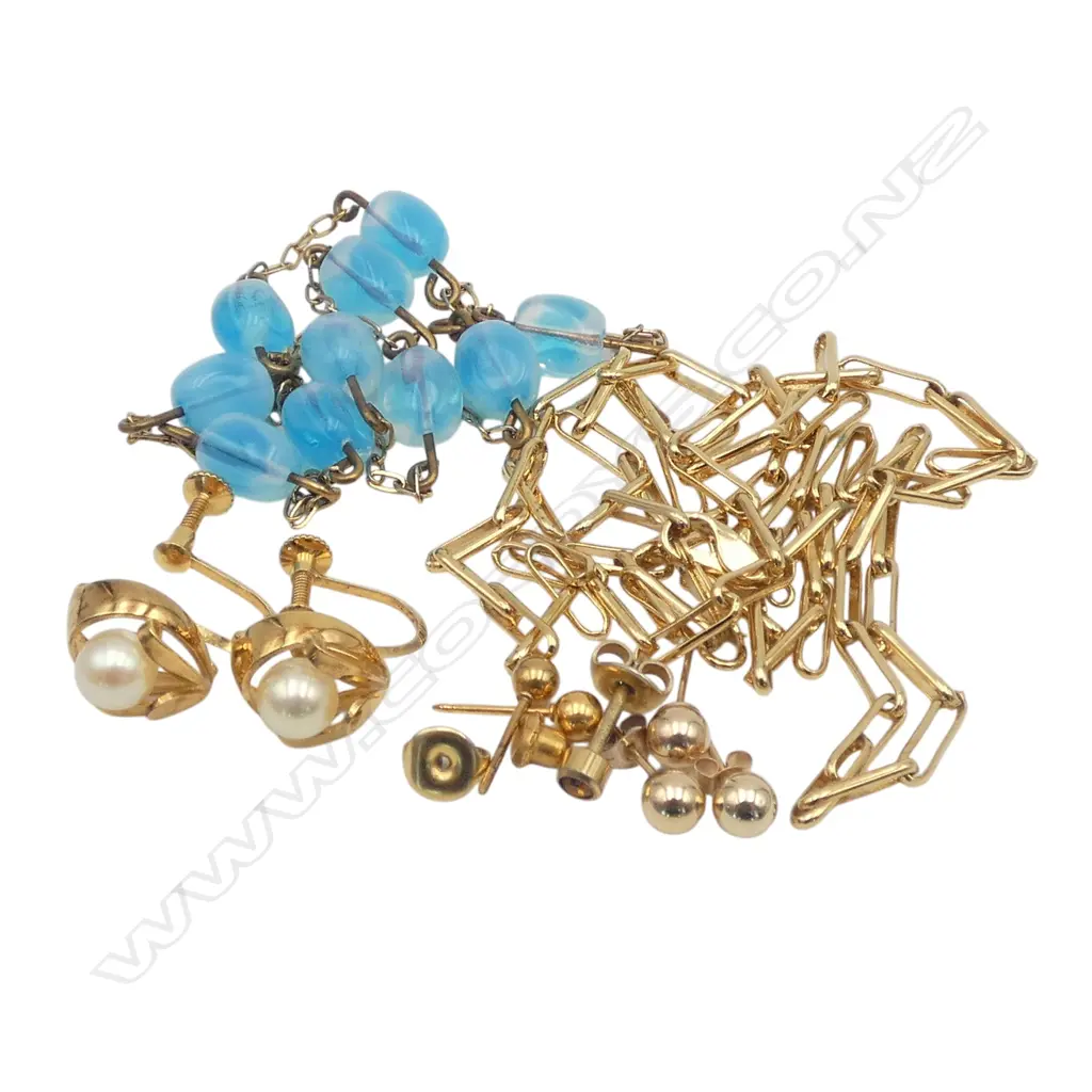 3 9ct GOLD STUDS 0.6gm & ASST. PLATED JEWELLERY, chain tests as plated Image 1++