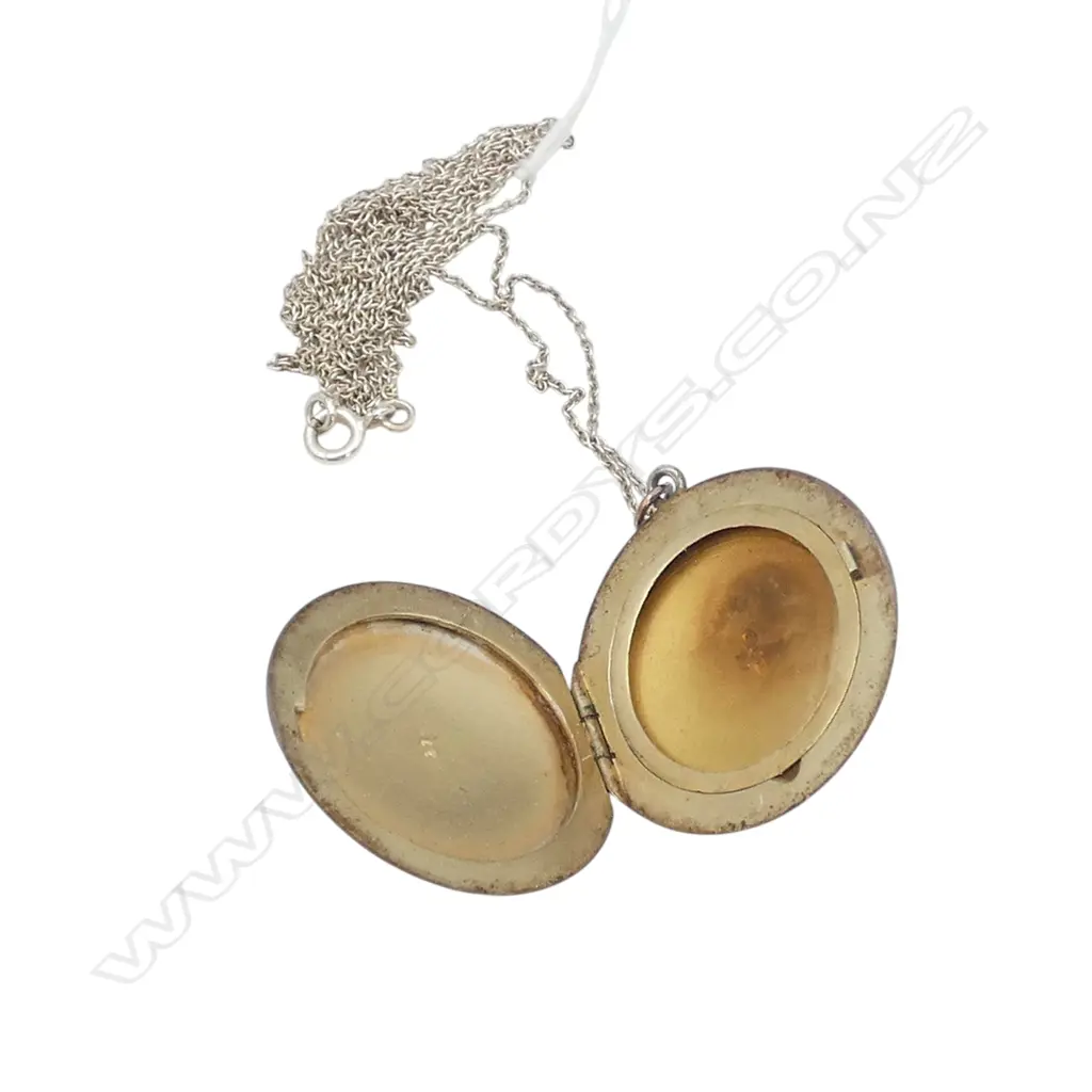 STG SILVER & ENAMEL LOCKET ON SILVER CHAIN 20gms TW Image 1++