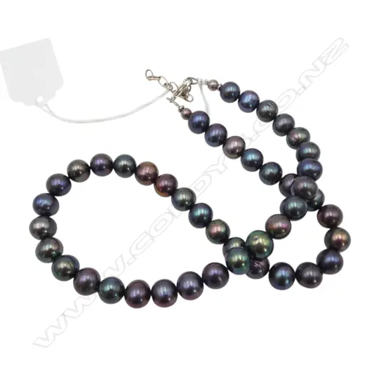 STRAND OF FRESH WATER DYED BLACK PEARLS w. .925 claps L.420mm