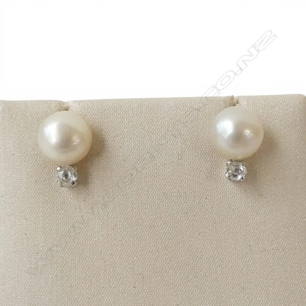 18CT WHITE GOLD DIAMOND & PEARL EARRINGS for pierced ears. 7mm pearls + 0.20ct EA diamonds Image 1++