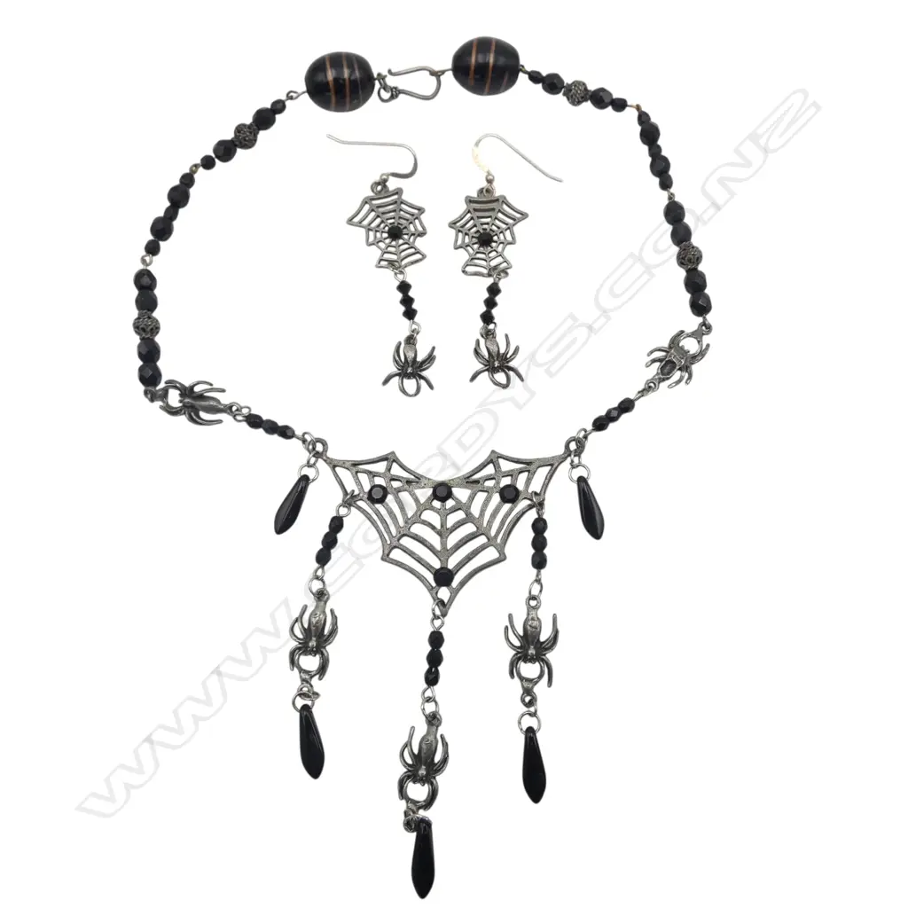 SPIDER NECKLACE AND MATCHING EARRINGS Image 1++