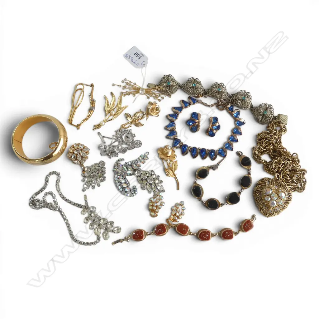 ASST. COSTUME JEWELLERY Image 1++