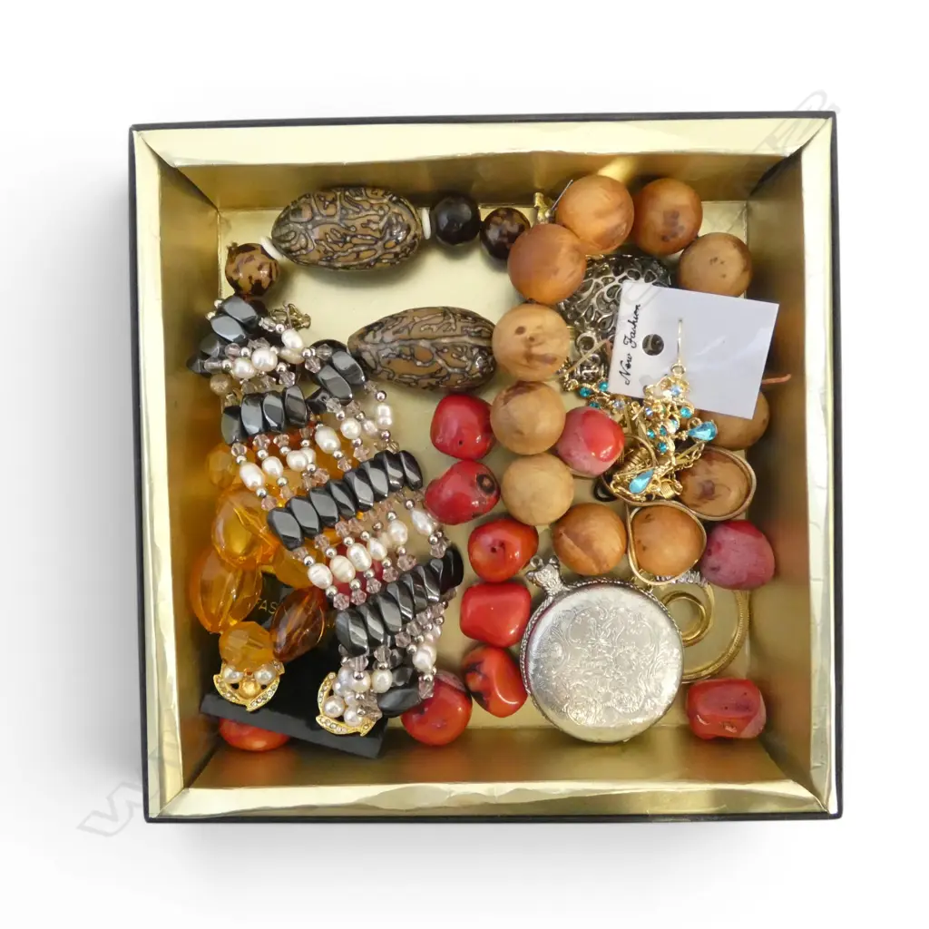 ASST. COSTUME JEWELLERY Image 1++
