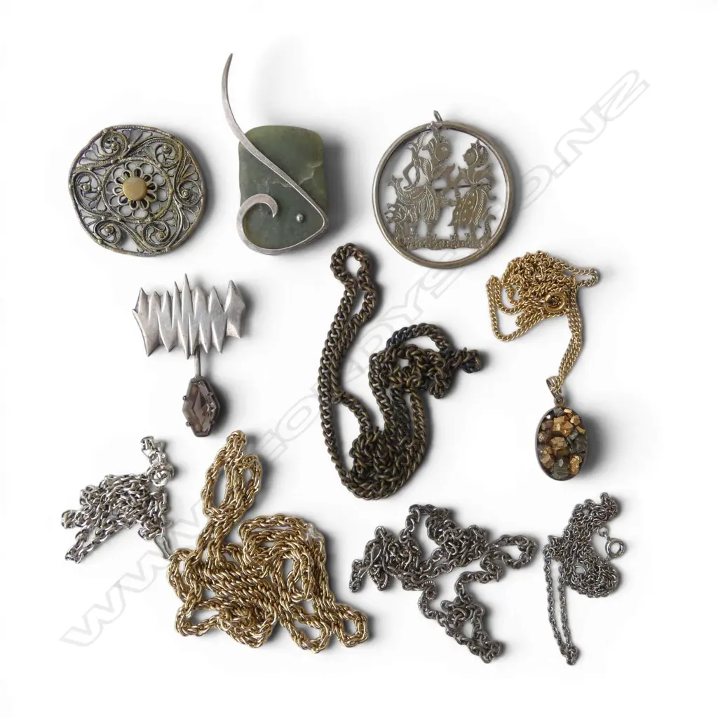 ASST. JEWELLERY INCL. 2 STG SILVER BROOCHES Image 1++