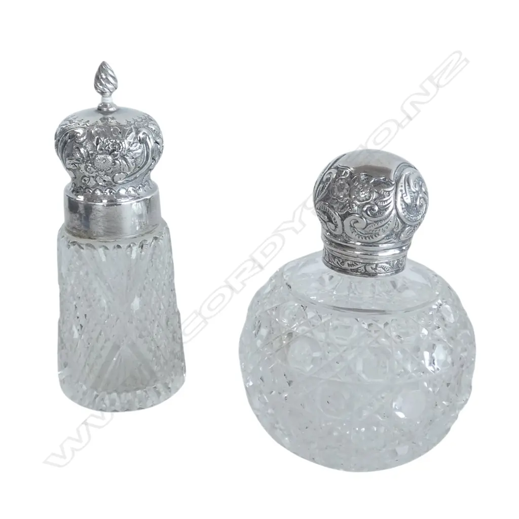 2 STG SILVER TOP BOTTLES; SCENT WITH STOPPER & ICING SUGAR SIFTER H.150mm Image 1++