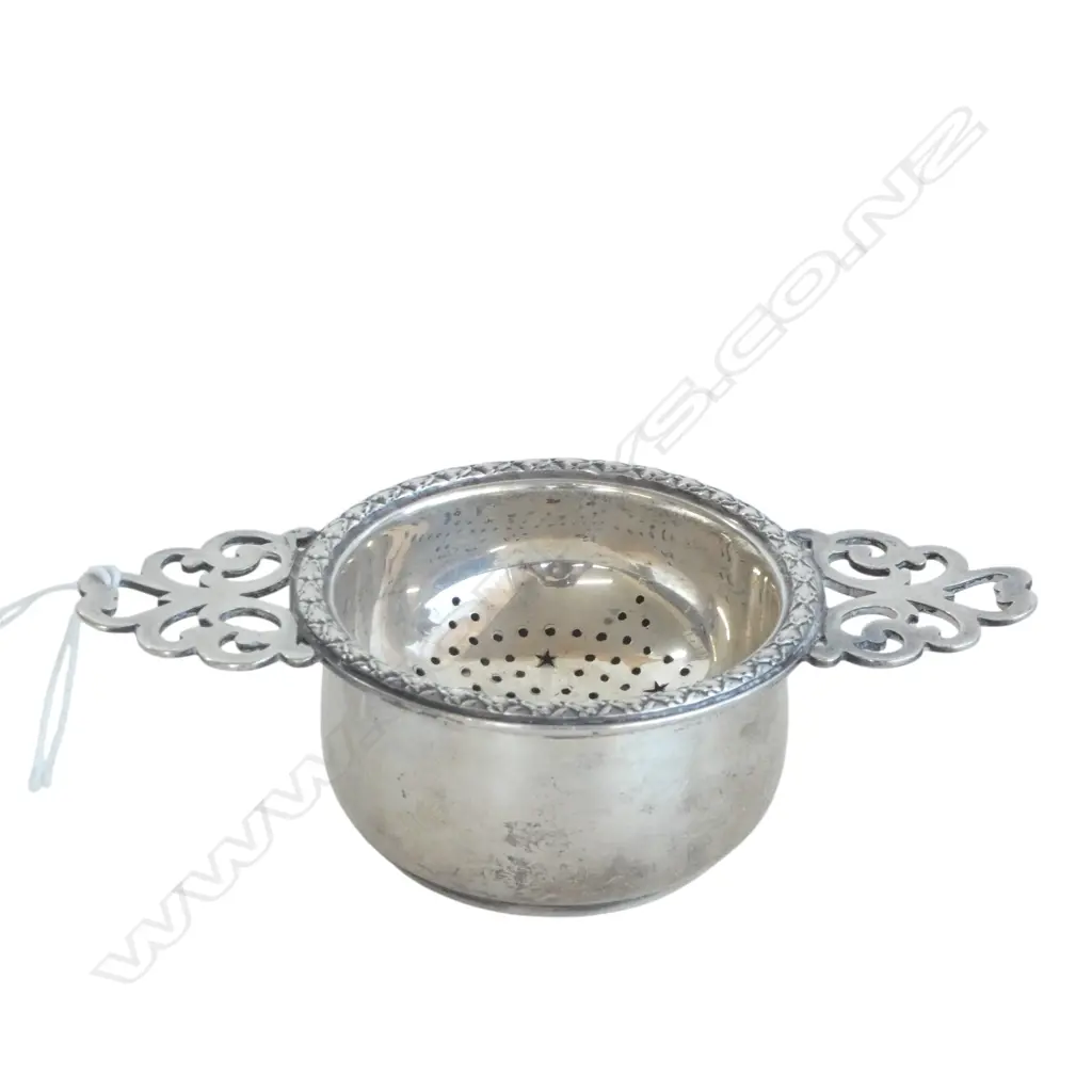 20thC STG SILVER TEA STRAINER 67gms Image 1++