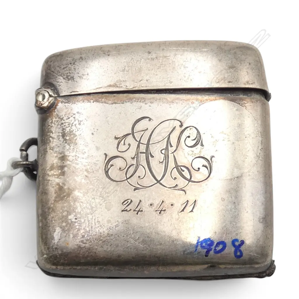 Birmingham 1908 PLAIN CURVED SILVER VESTA with suspension loop. 33gms.  Image 1++