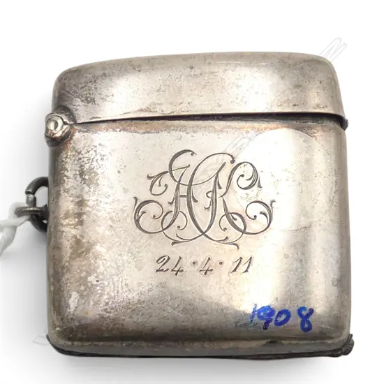 Birmingham 1908 PLAIN CURVED SILVER VESTA with suspension loop. 33gms. 