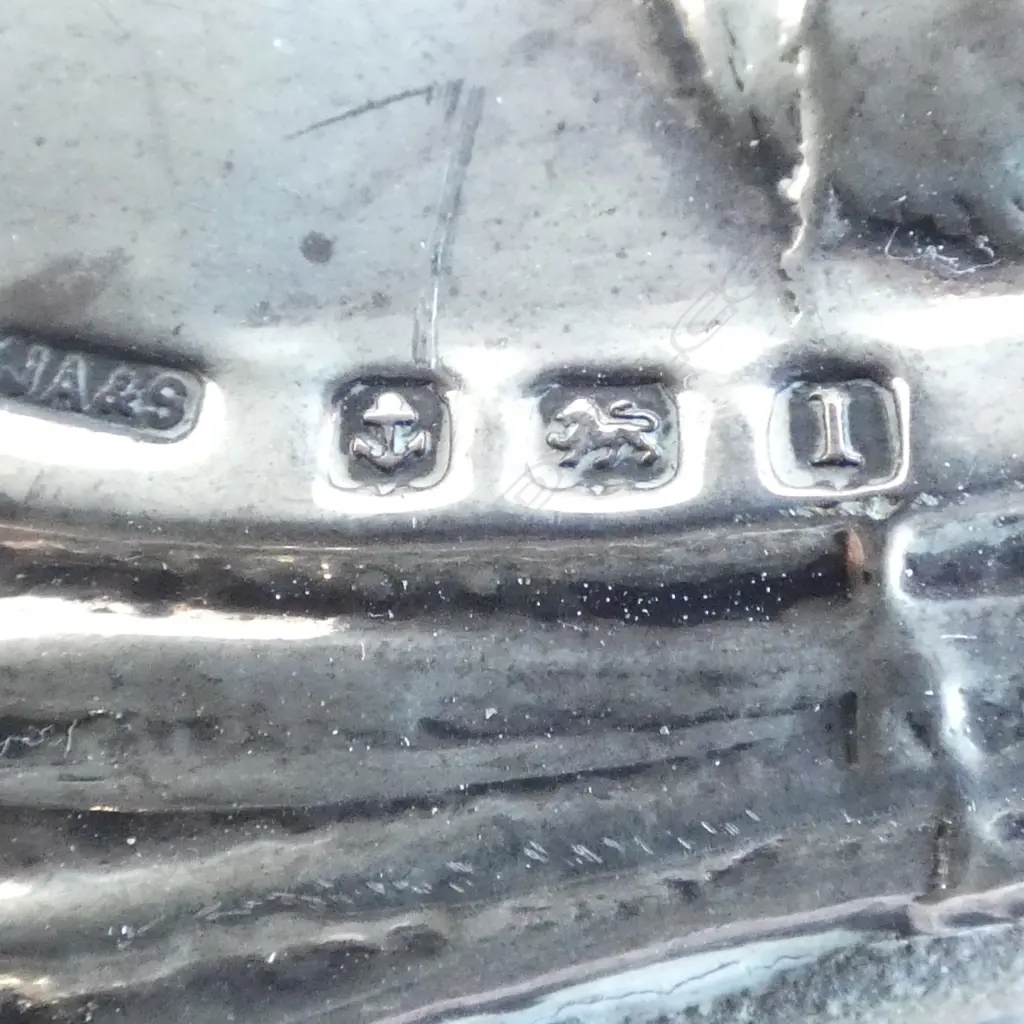 2 PCES STG SILVER; BRUSH & LIDDED CONTAINER - FAULTS Image 1++