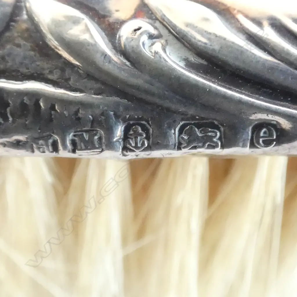 2 PCES STG SILVER; BRUSH & LIDDED CONTAINER - FAULTS Image 1++