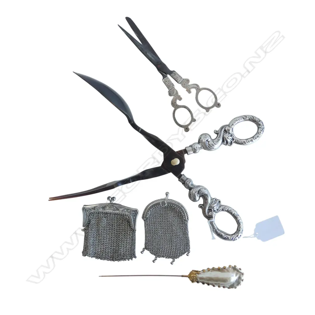 5 PCES; 2 METAL MESH COIN PURSES, DUTCH SILVER SERVING TONGS L.280mm & SCISSORS, MoP HAT PIN Image 1++