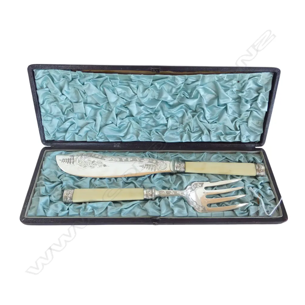 CASED PR IVORINE HANDLED FISH SERVERS Image 1++