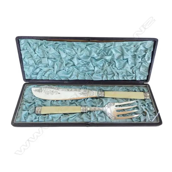 CASED PR IVORINE HANDLED FISH SERVERS