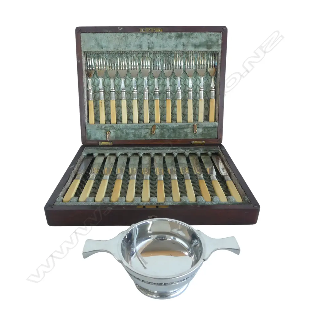 CASED 12 PLACE IVORINE 'BONE' HANDLED KNIFE & FORK SET + PEWTER HIGHLAND QUAICH  Image 1++