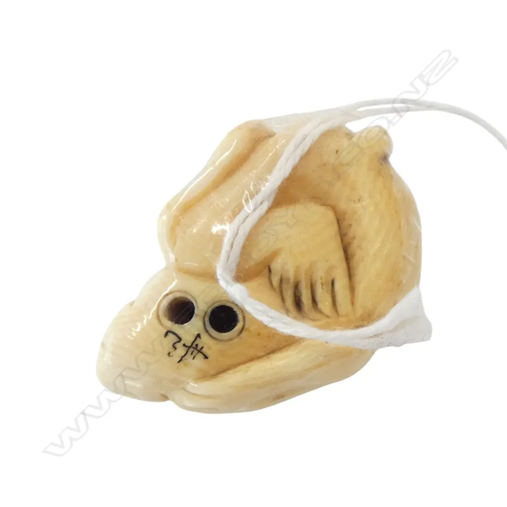 IVORY MONKEY NETSUKE, SIGNED L.45mm Image 1++