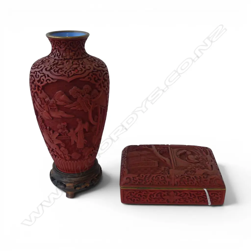 2 PCES CINNABAR; VASE ON STAND H.230mm + BOX Image 1++