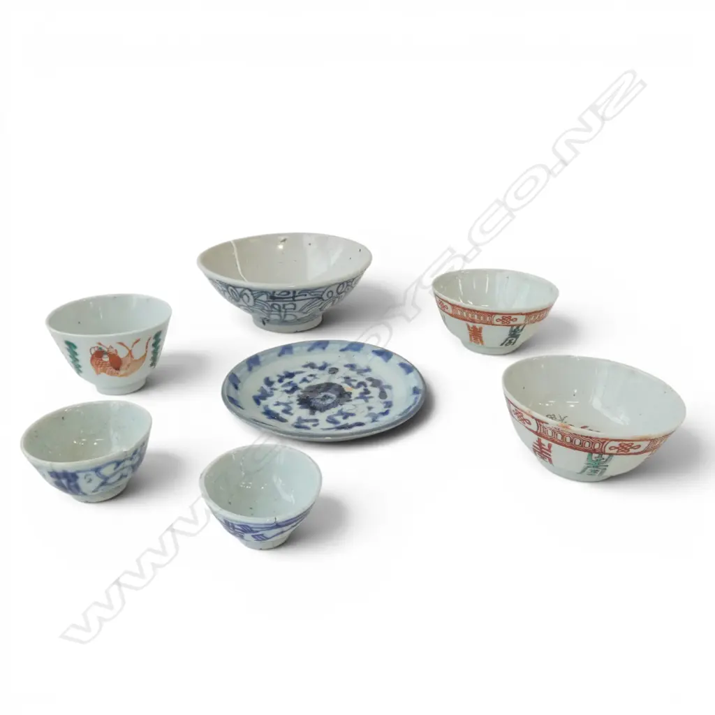 COLLECTION OF 20thC CHINESE PORCELAIN CUPS & SMALL BOWLS Image 1++