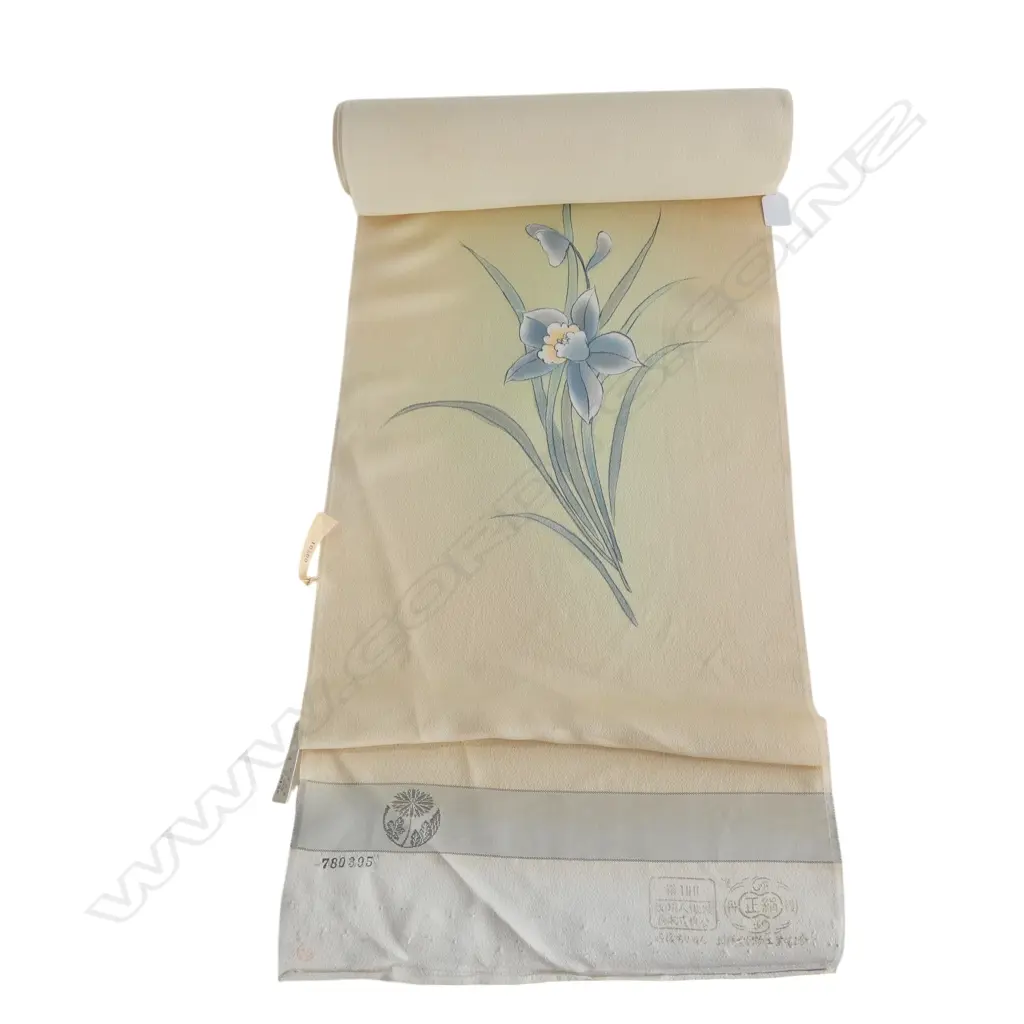 Unused 1980's NISHIJIN TEXTILE (Kyoto) JAPANESE pale peach & floral pat. SILK ROLL L.12M W.370mm. New old stock Image 1++