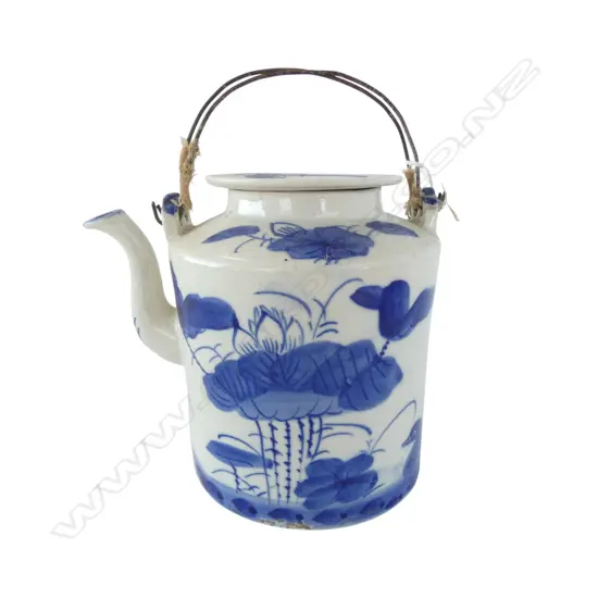 ORIENTAL B/W TEAPOT H.135mm