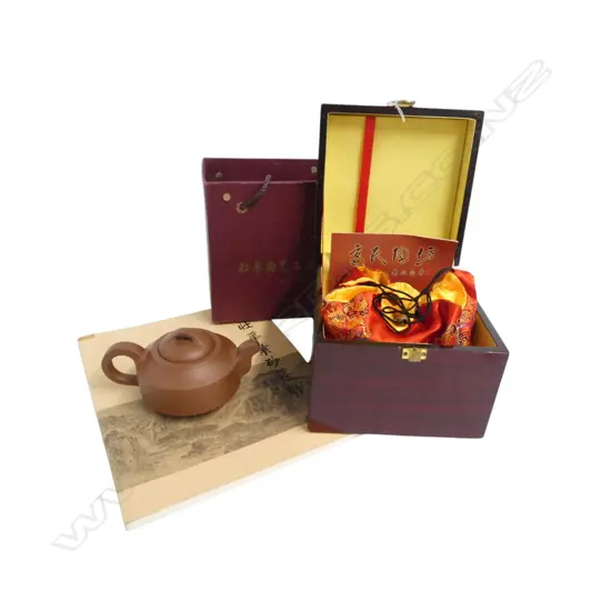 CHINESE TEAPOT, CASED w. BOOKLET