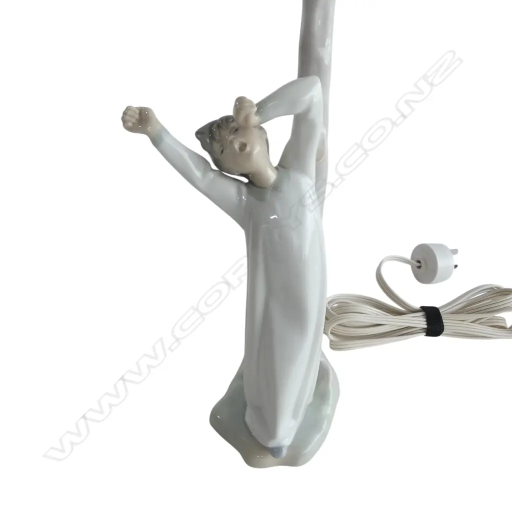 NAO YAWNING FIGURAL LAMP H.560mm Image 1++