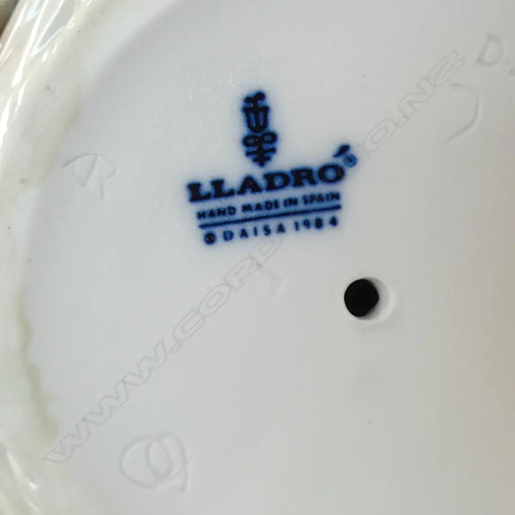 LLADRO BASKET of FLOWERS & PUPPIES, H.130x100mm Image 1++