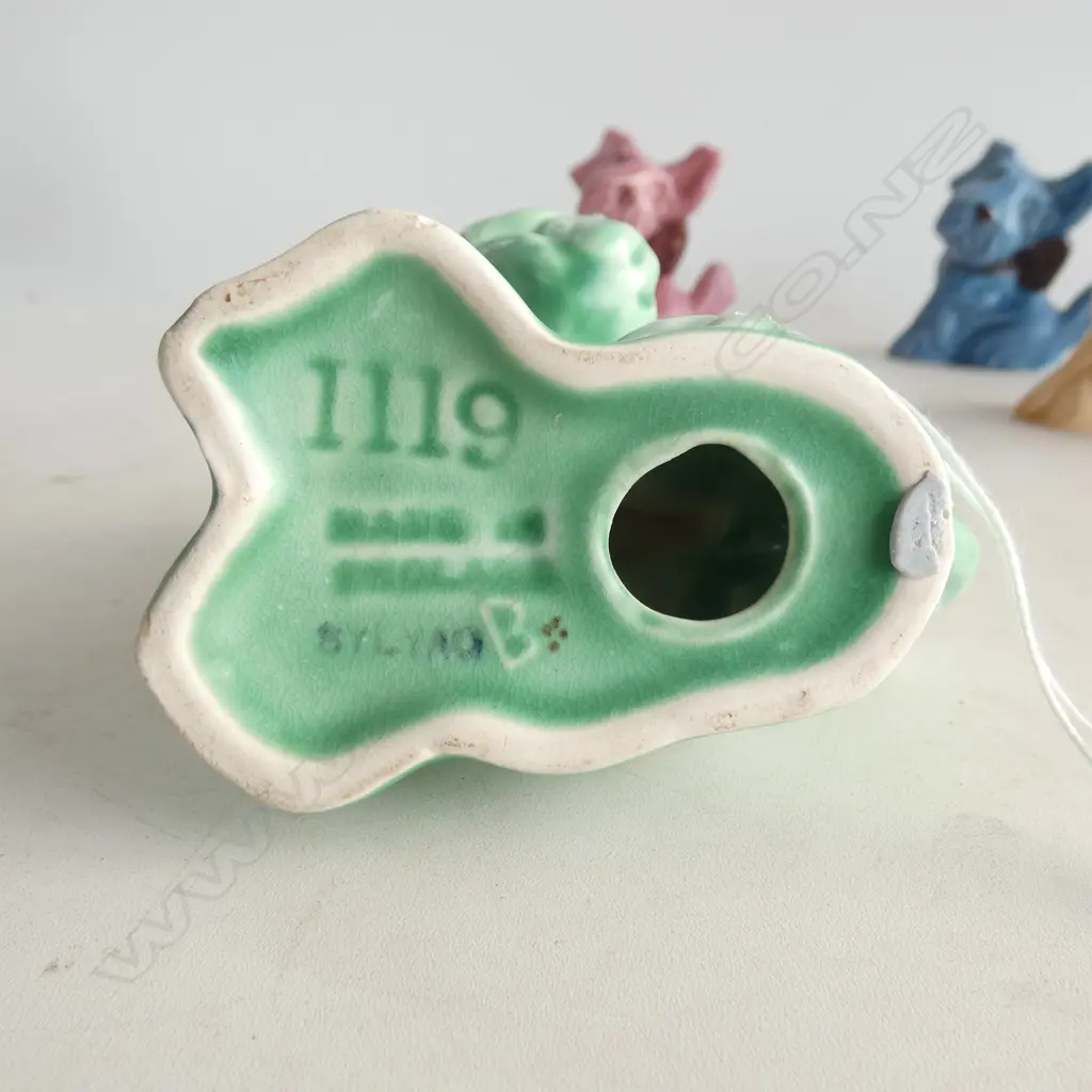 4 SYLVAC 'SCOTTIE DOG w BOW' #1119, GREEN, BLUE, PINK & BEIGE, H.85mm Image 1++
