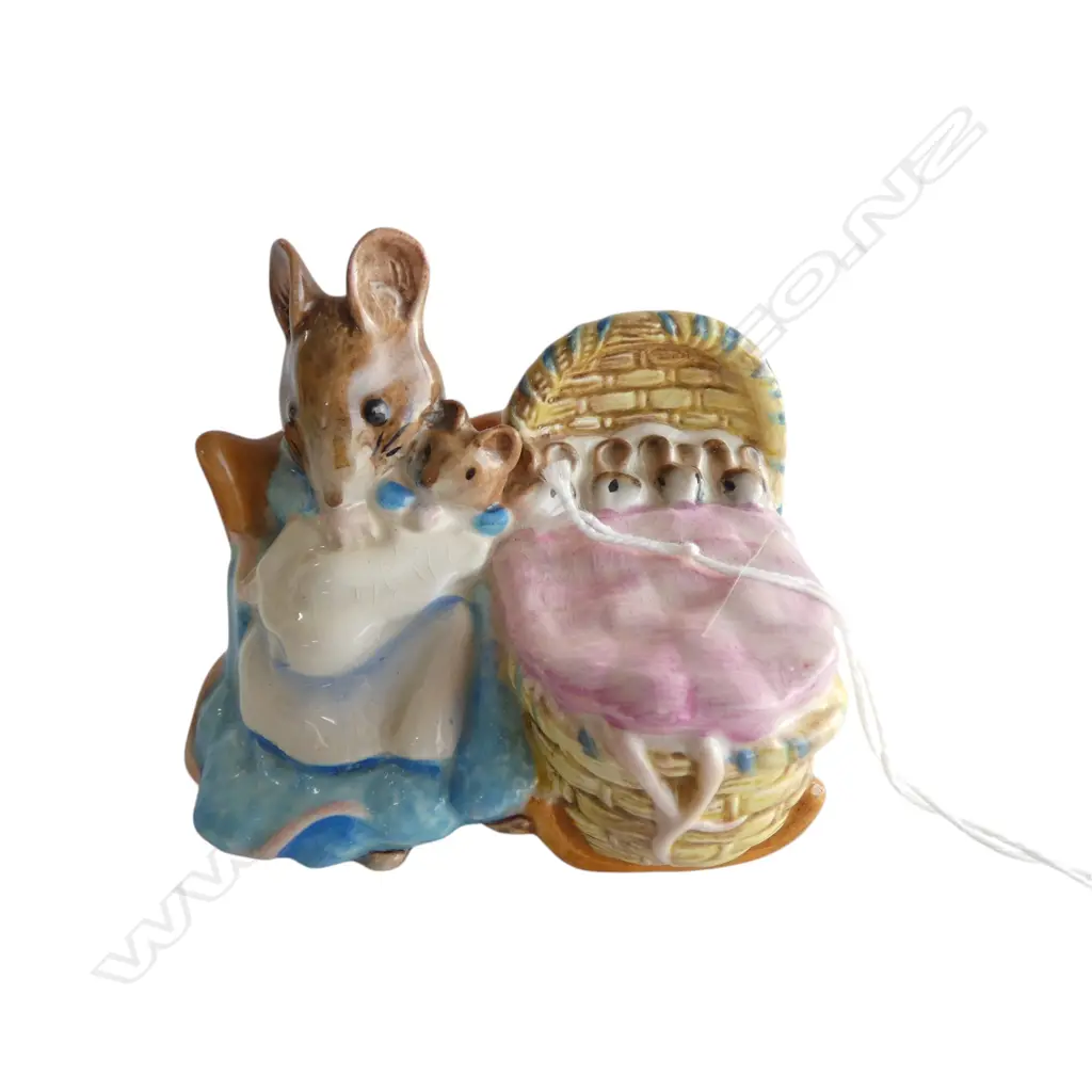BESWICK BEATRIX POTTER 'HUNCA MUNCA' FIGURINE, 70x80mm, gold backstamp 1948-1972 Image 1++