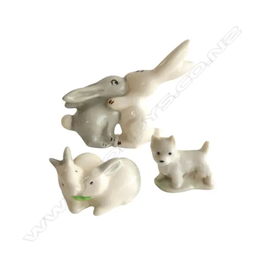 3 WADE WHIMSIES; 2 KISSING BUNNIES  & DOG, H.65,20,25mm