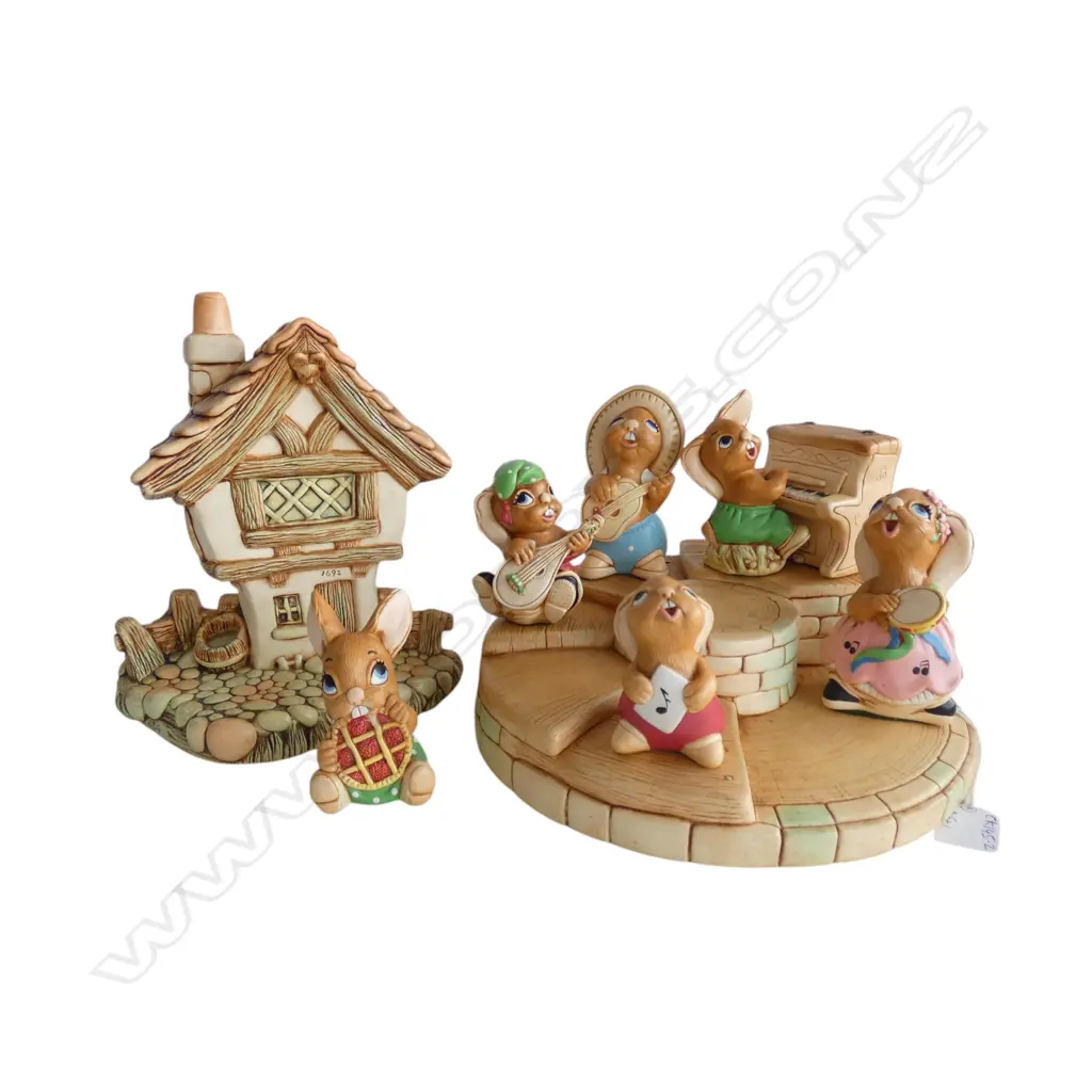 6 MUSICAL PENDELFIN FIGURINES ON BASE + PENDELFIN FACADE H.220mm Image 1++