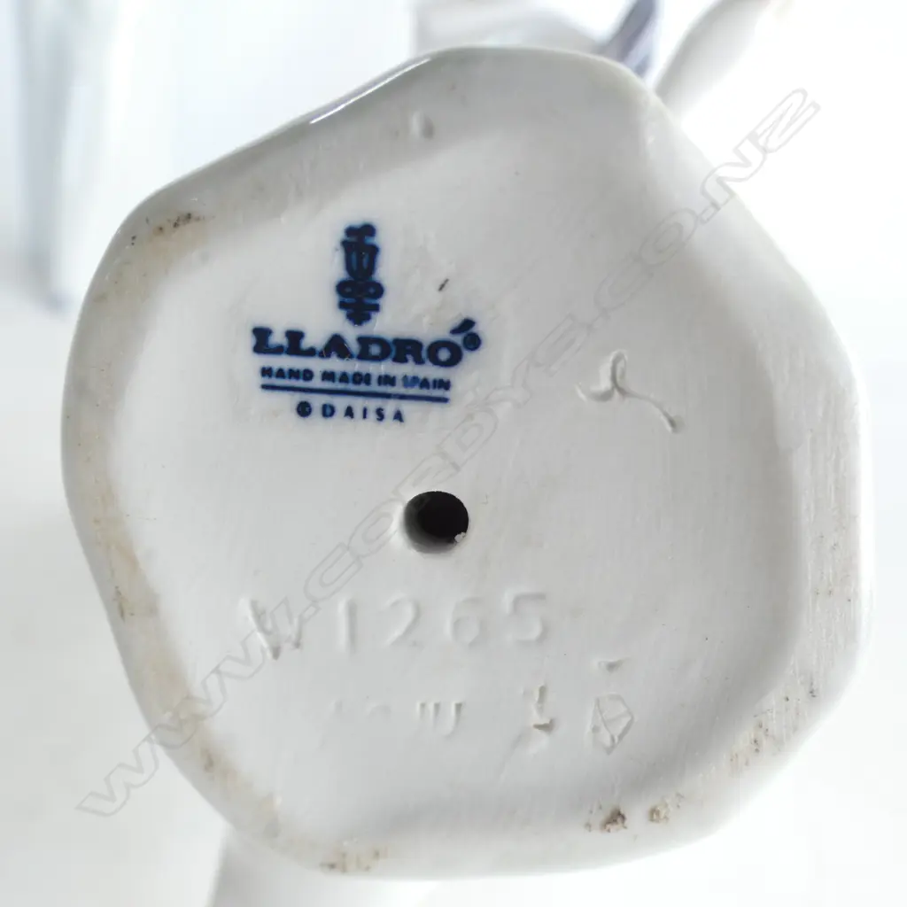 3 PCS LLADRO; GOOSE, H.120, GIRL w CANDLE, H.210mm & LLADRO SOCIETY PLAQUE, H.160mm Image 1++