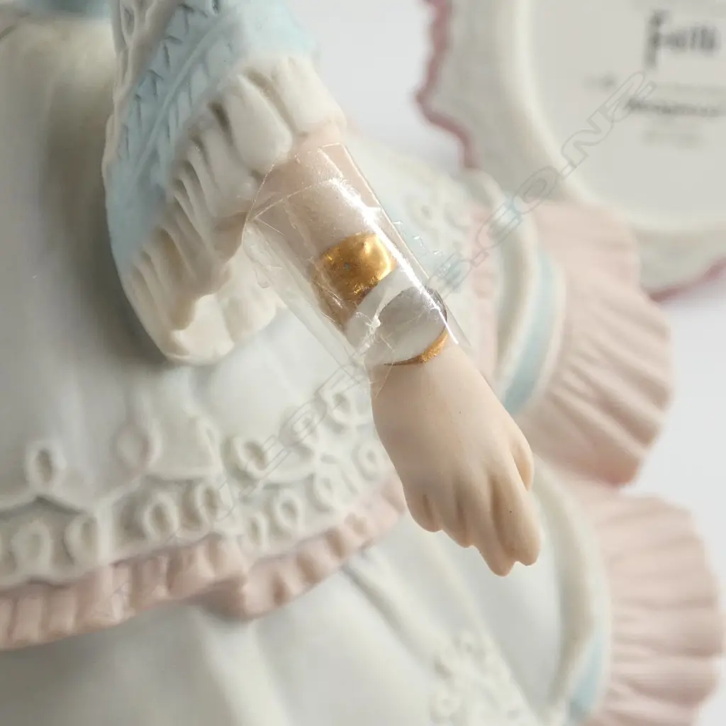 ASST. PORCELAIN; SWAN, H.150mm, 2 WEDGWOOD PORCELAIN FIGURINES, H.200mm,1 w broken hand & 2 PCS NAO Image 1++