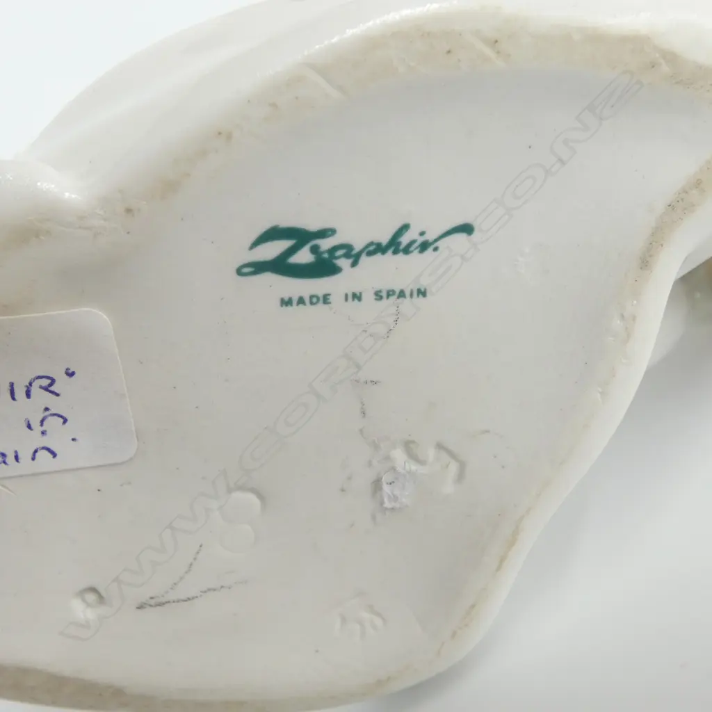 ASST. PORCELAIN; SWAN, H.150mm, 2 WEDGWOOD PORCELAIN FIGURINES, H.200mm,1 w broken hand & 2 PCS NAO Image 1++
