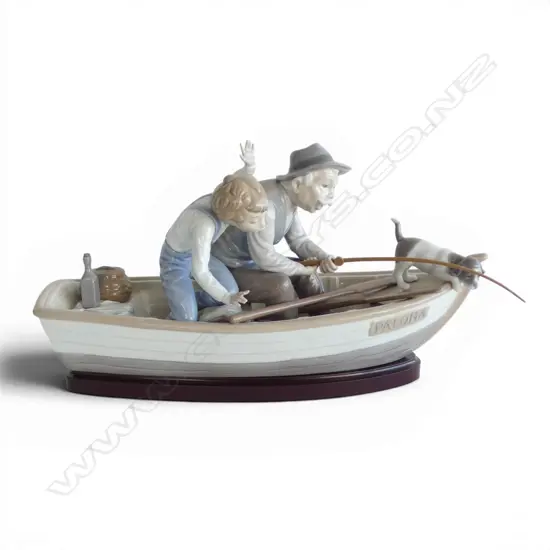 LRG LLADRO FIGURINE 'FISHING w GRAMPS', 220x390mm, w wooden base