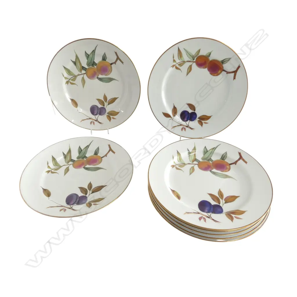 8 ROYAL WORCESTER EVESHAM DINNER PLATES (2 SLIGHTLY DIFFERENT TYPES 6+2) 260mm dia Image 1++