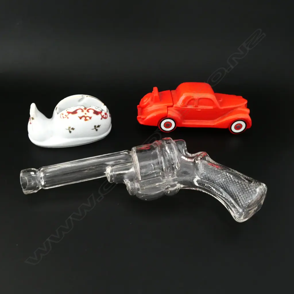 VINTAGE CLEAR GLASS PISTOL CANDY DESPENCER L.230mm + Avon '36 Ford after shave bottle + Sellotape dispenser   Image 1++